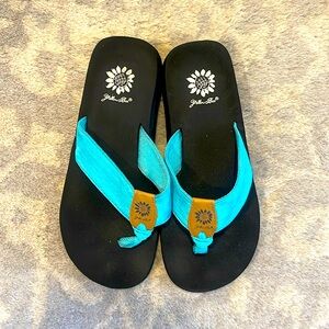 Yellow box flip-flops, size 8, aqua black soul very comfortable EUC.
